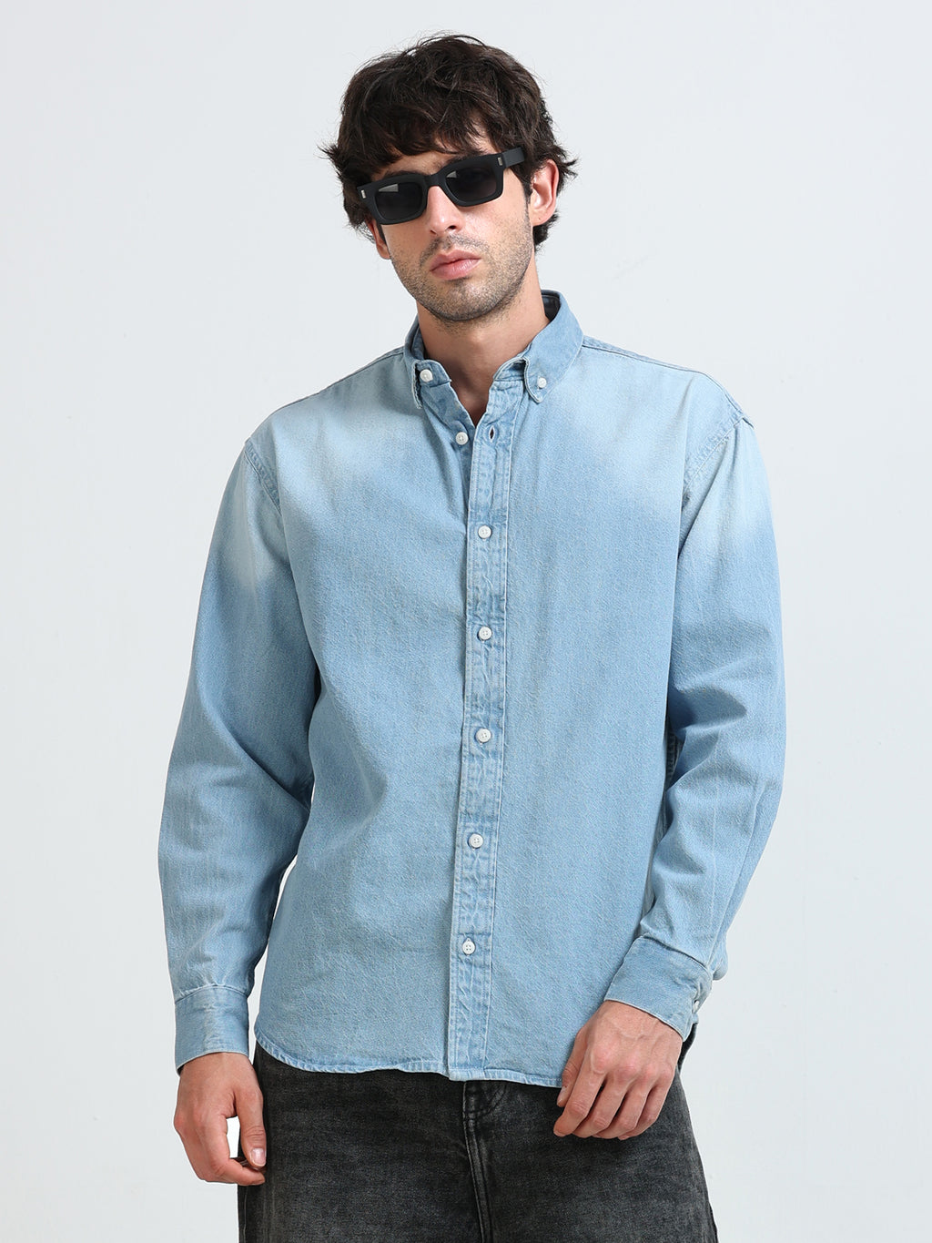 ESSENTIAL LIGHT WASH DENIM